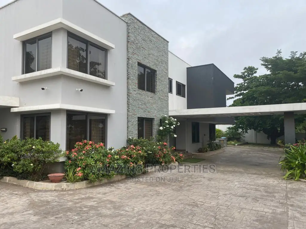 5bdrm House in Airport Residential for Sale in Airport Residential Area