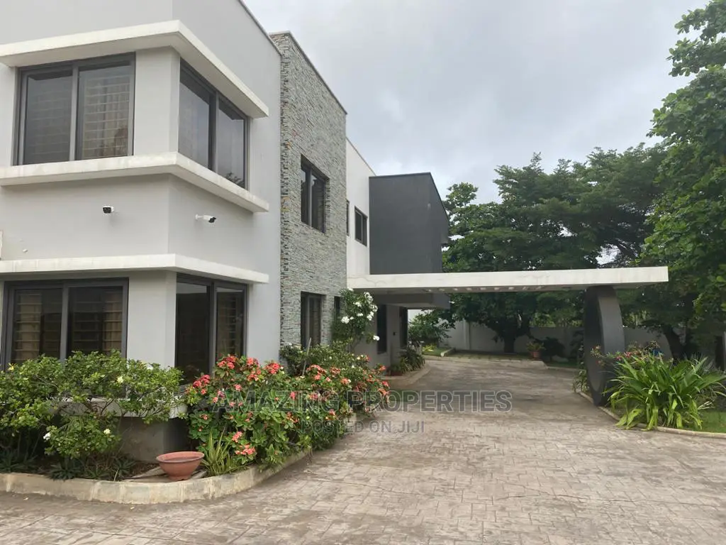 5bdrm House in Airport Residential for Sale in Airport Residential Area