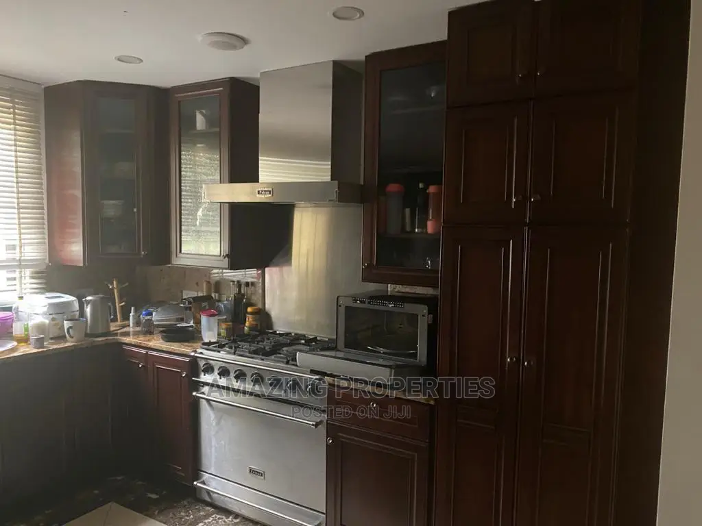 5bdrm House in Airport Residential for Sale in Airport Residential Area