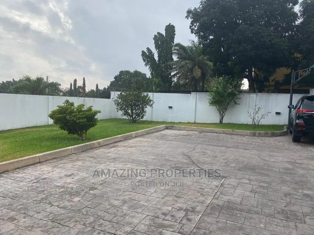5bdrm House in Airport Residential for Sale in Airport Residential Area