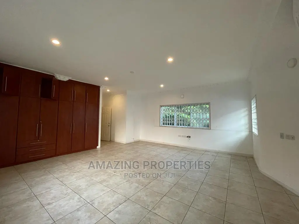 4bdrm House in Airport Hills for Sale in Airport Residential Area