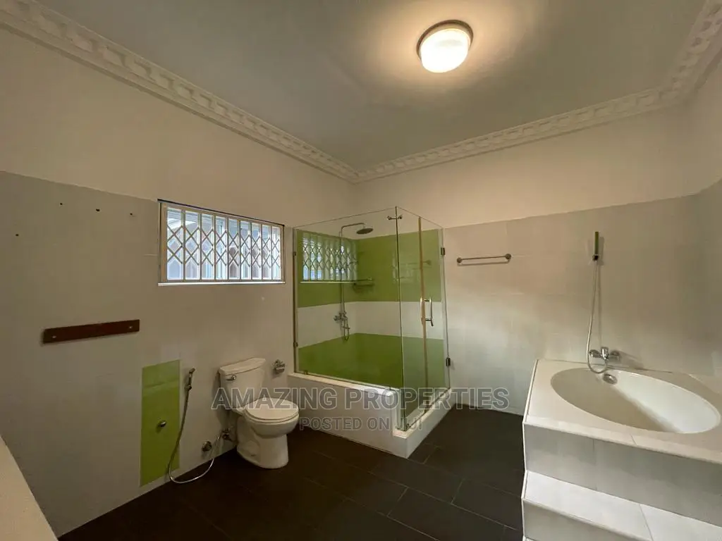 4bdrm House in Airport Hills for Sale in Airport Residential Area