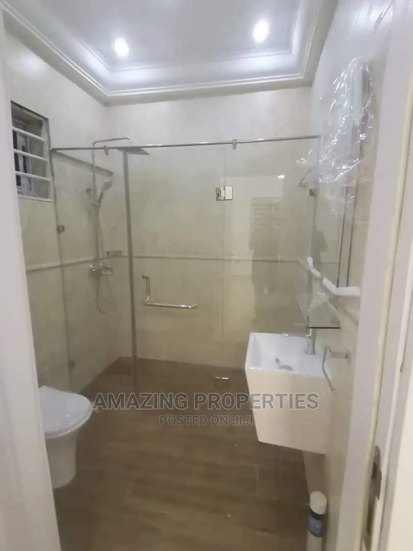 5bdrm House in East Legon for Sale in East Legon