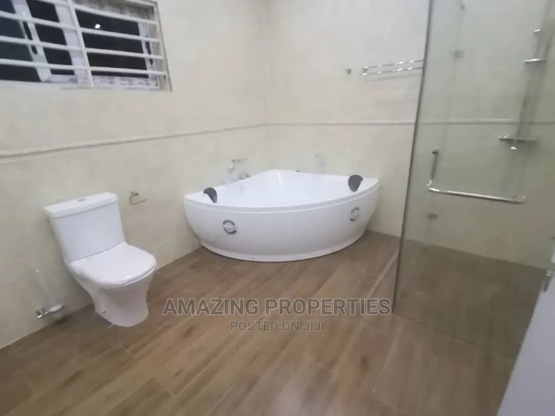 5bdrm House in East Legon for Sale in East Legon