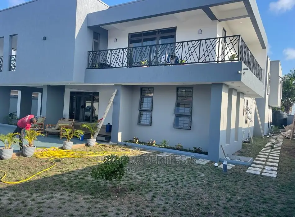 9bdrm House in O2A Properties, Tema Metropolitan for Sale in Tema Metropolitan