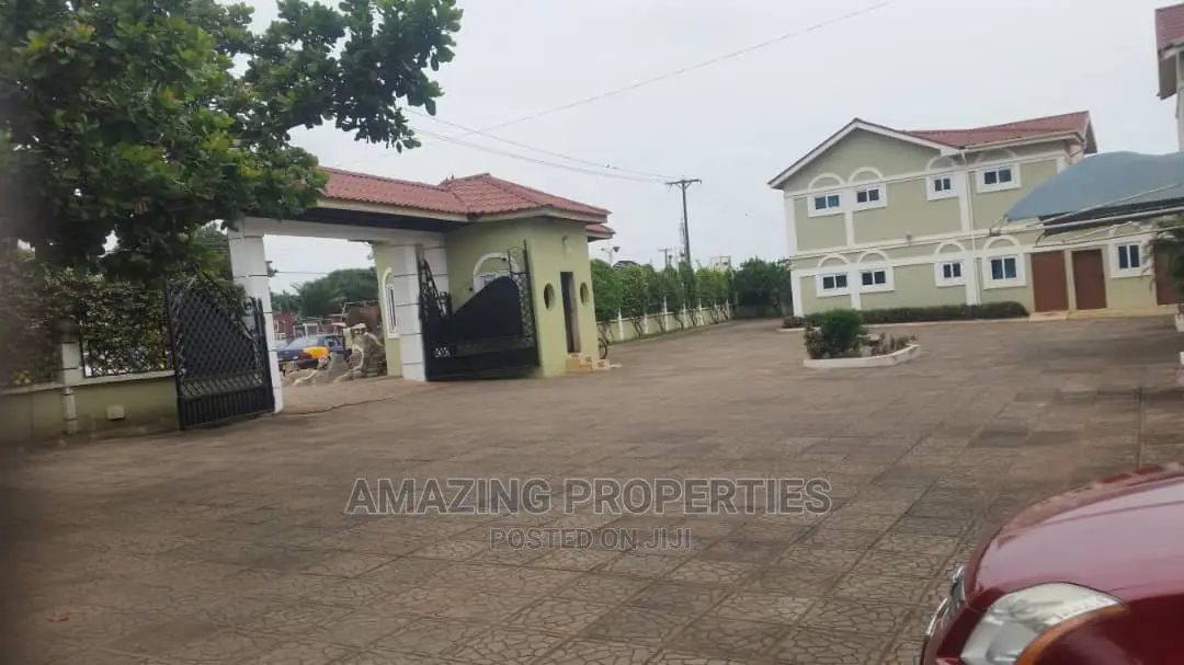 This Hotel 40 Bedroom at Madin in Accra Metropolitan