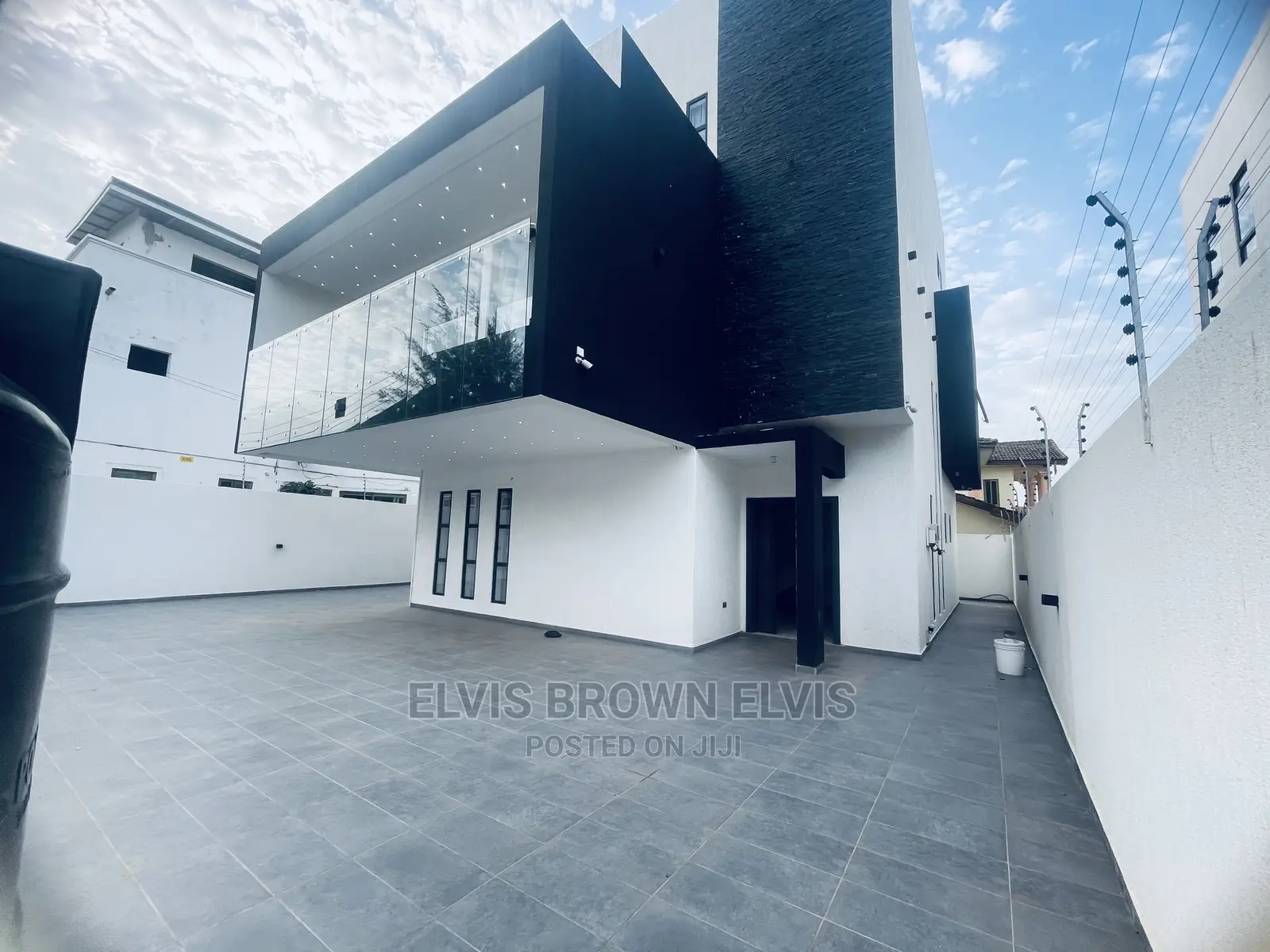 4bdrm Duplex in Living Large, East Legon for Sale in East Legon