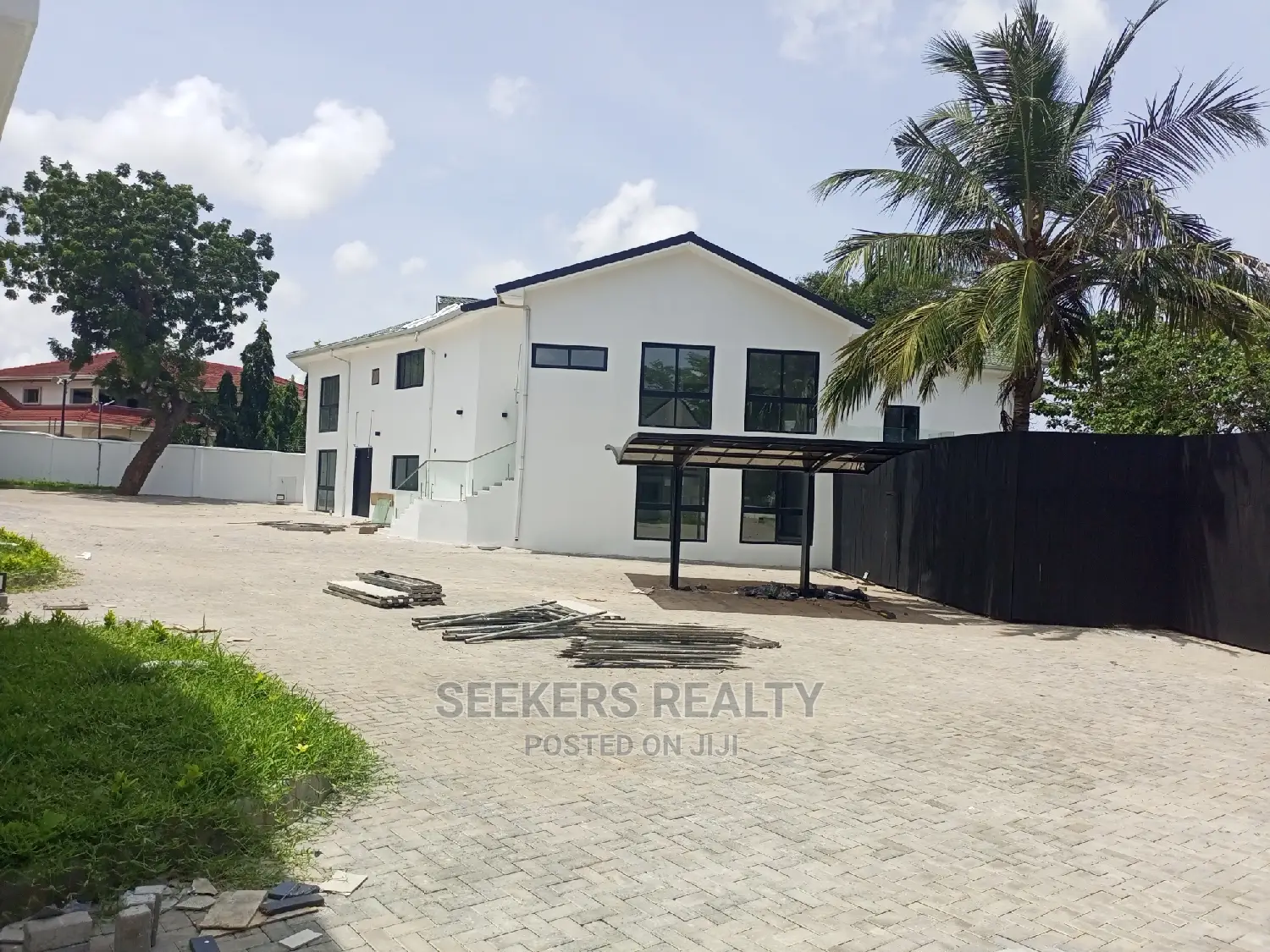 4bdrm Townhouse / Terrace in Seekers Realty, Cantonments for rent in Cantonments