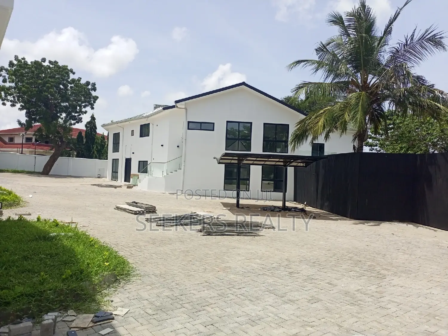 4bdrm Townhouse / Terrace in Seekers Realty, Cantonments for rent in Cantonments