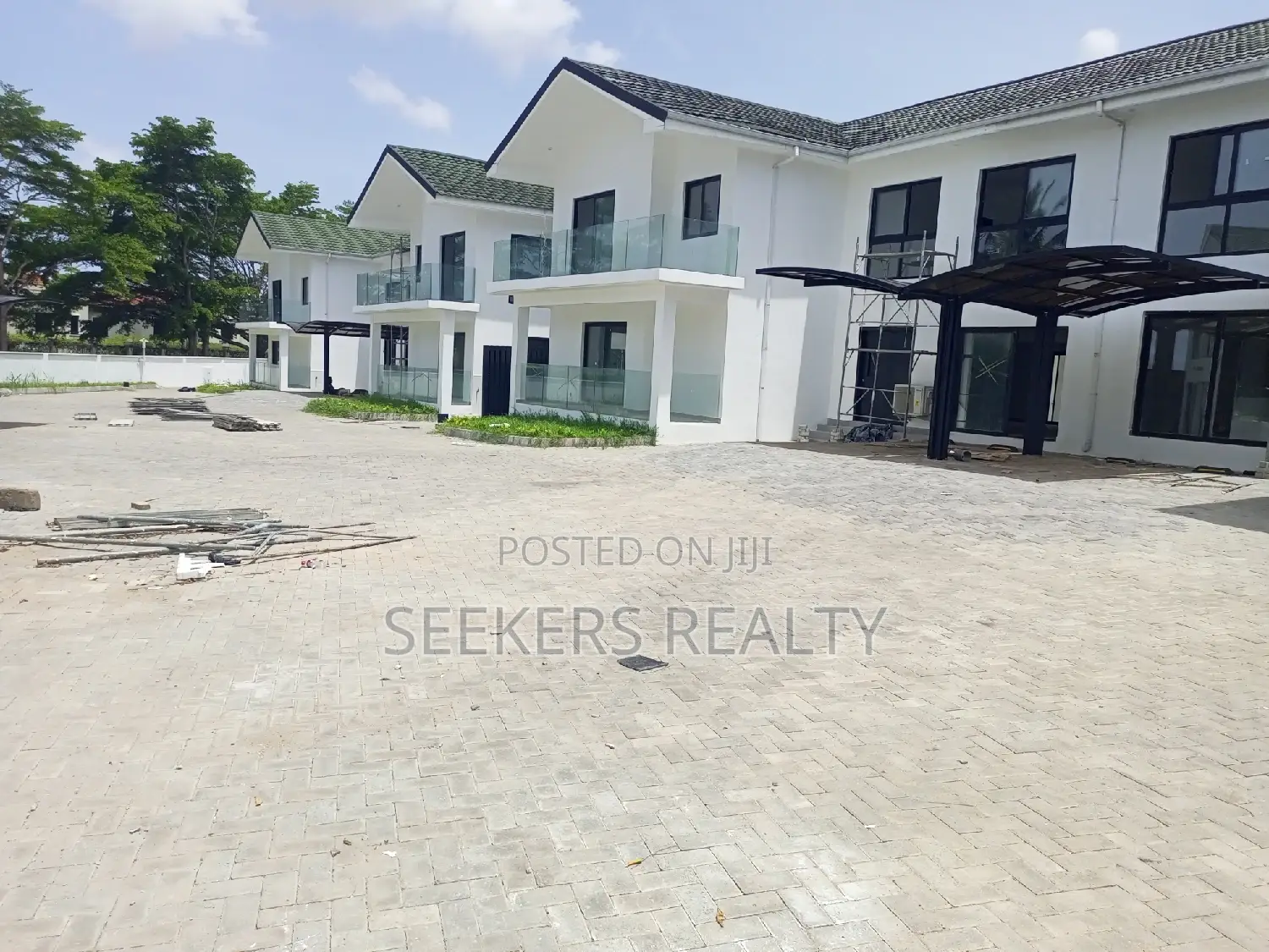 4bdrm Townhouse / Terrace in Seekers Realty, Cantonments for rent in Cantonments
