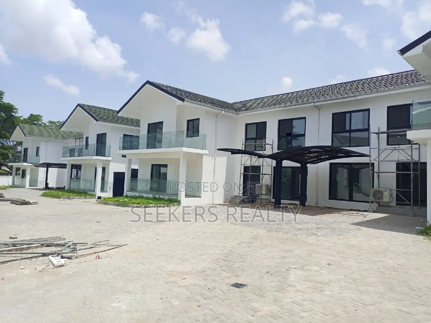 4bdrm Townhouse / Terrace in Seekers Realty, Cantonments for rent in Cantonments