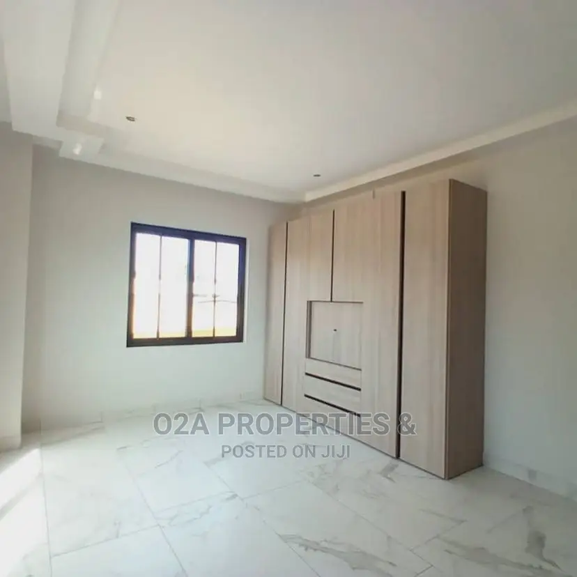 4bdrm House in O2A Properties, American House for rent in American House