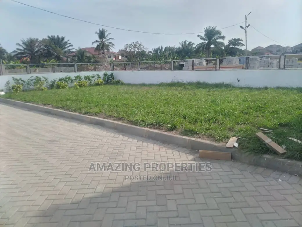 One Plot of Land for Sale Lakeside Estate Around University in Lake Side Estate