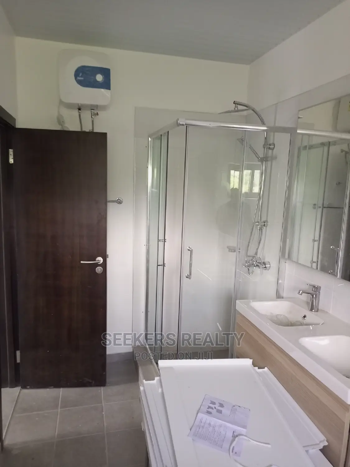 4bdrm Townhouse / Terrace in Seekers Realty, Cantonments for Rent in Cantonments