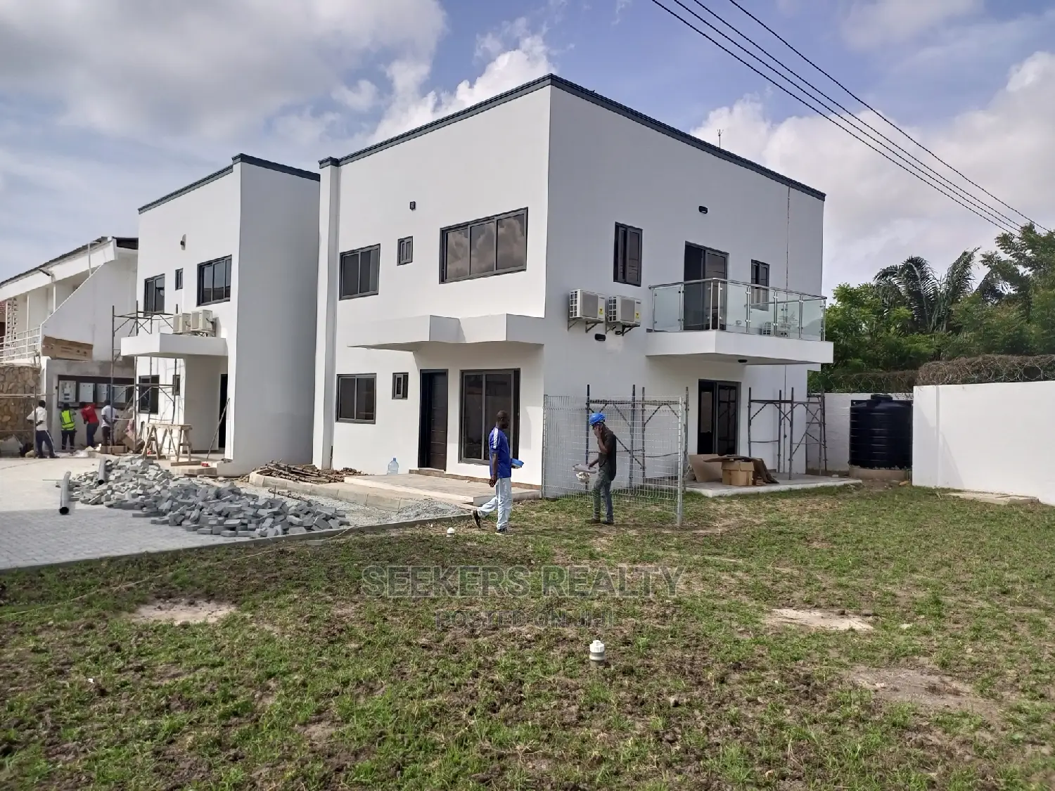 4bdrm Townhouse / Terrace in Seekers Realty, Cantonments for Rent in Cantonments