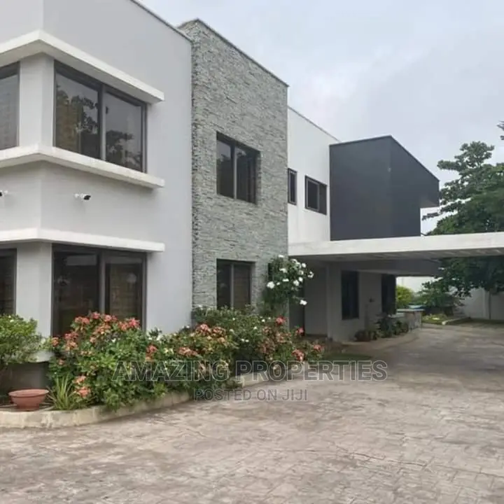 6bdrm Penthouse in Airport for Sale in Airport Residential Area