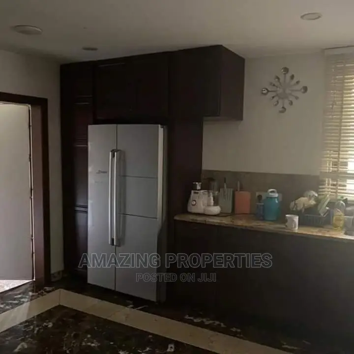 6bdrm Penthouse in Airport for Sale in Airport Residential Area