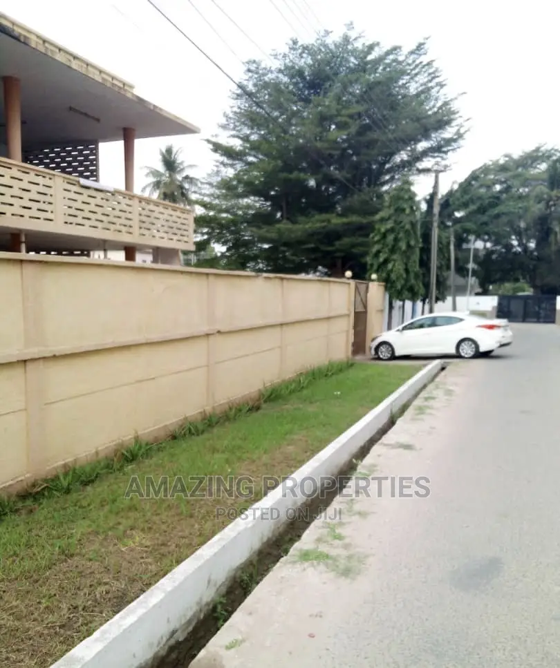 10bdrm House in Cantonments for Sale in Cantonments
