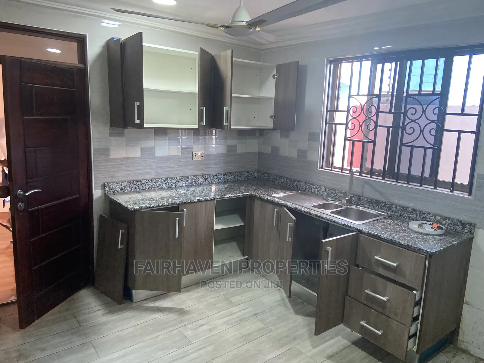 3bdrm Apartment in Tseaddo, Airport Residential Area for rent in Airport Residential Area