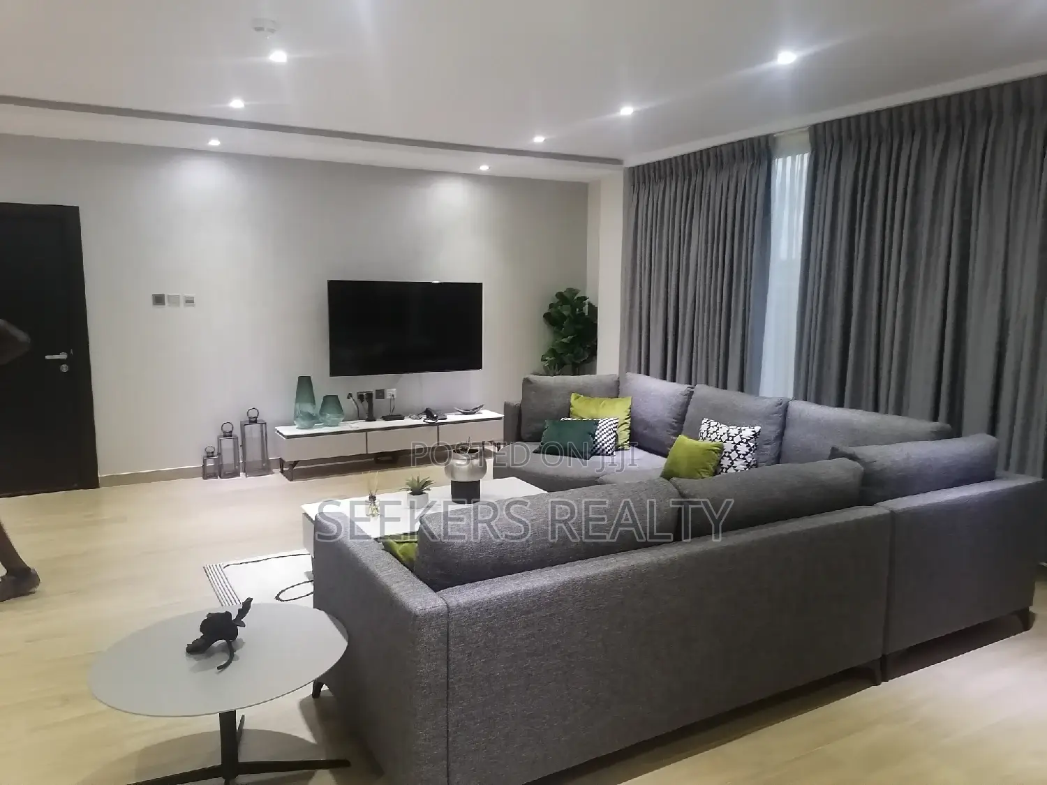 Furnished 2bdrm Apartment in Seekers Realty, Oxford Street for Rent in Oxford Street