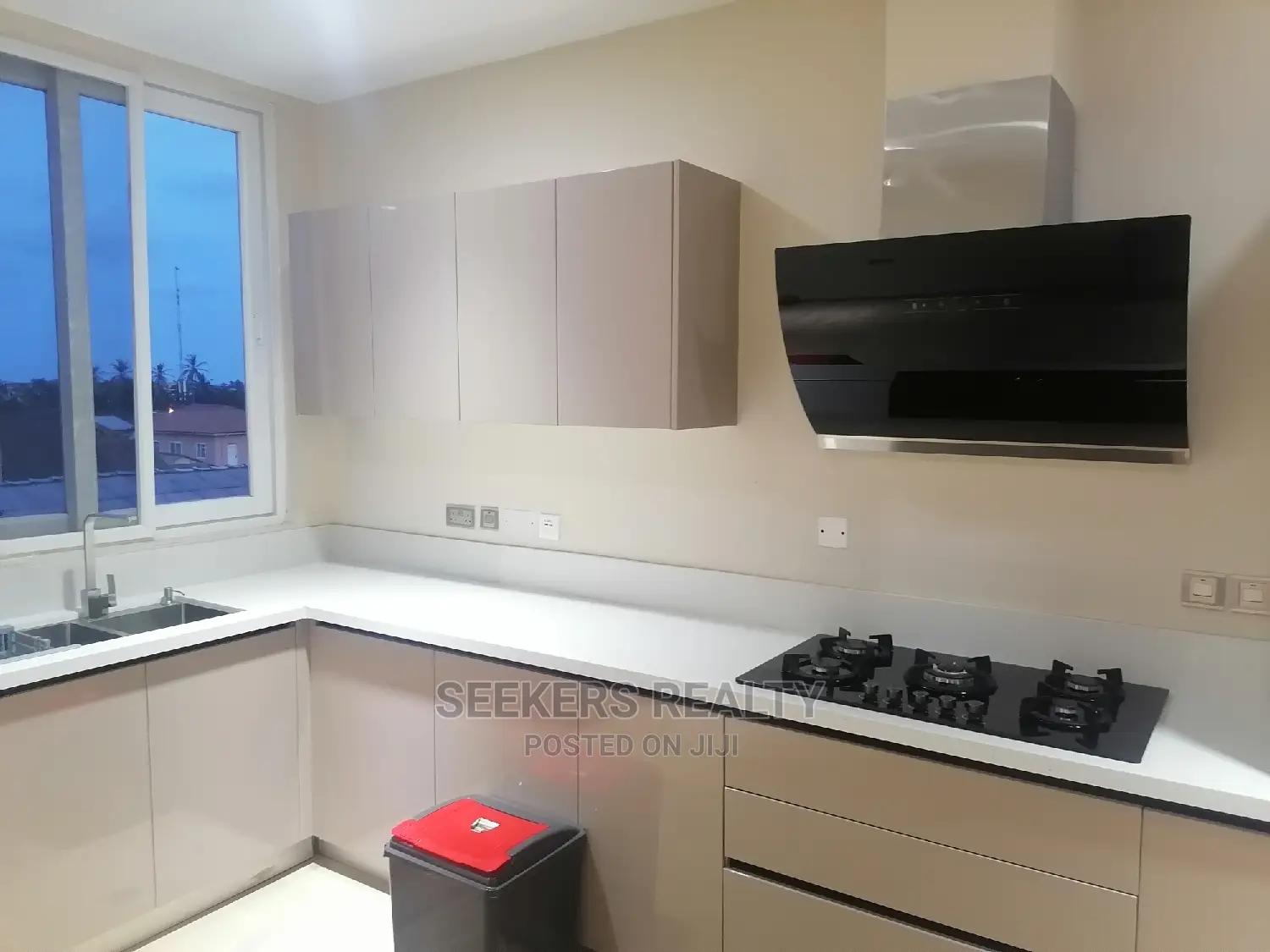 Furnished 2bdrm Apartment in Seekers Realty, Oxford Street for Rent in Oxford Street