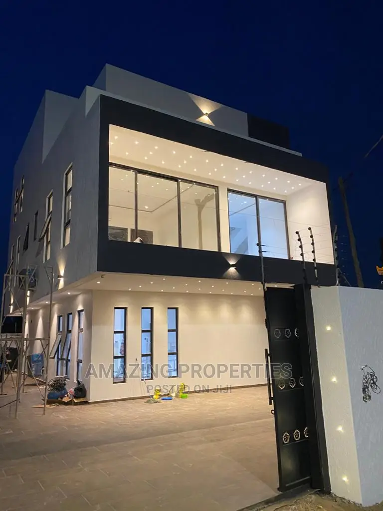 4bdrm House in Adjinganor, Adjiriganor for Sale in Adjiriganor