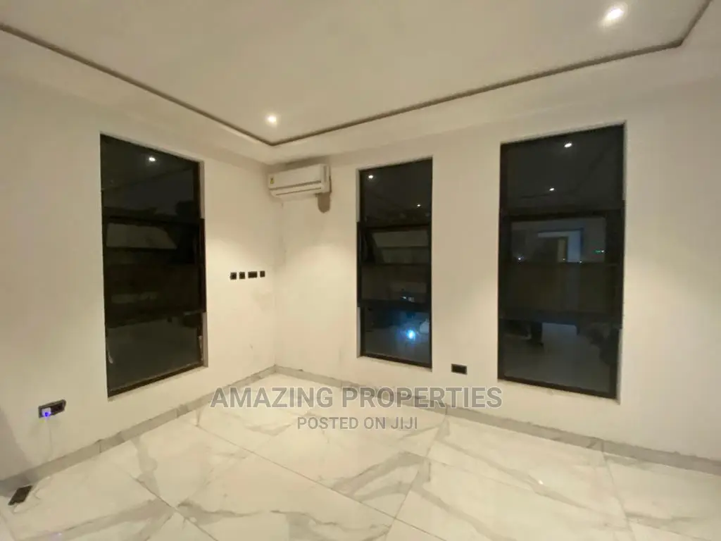 4bdrm House in Adjinganor, Adjiriganor for Sale in Adjiriganor
