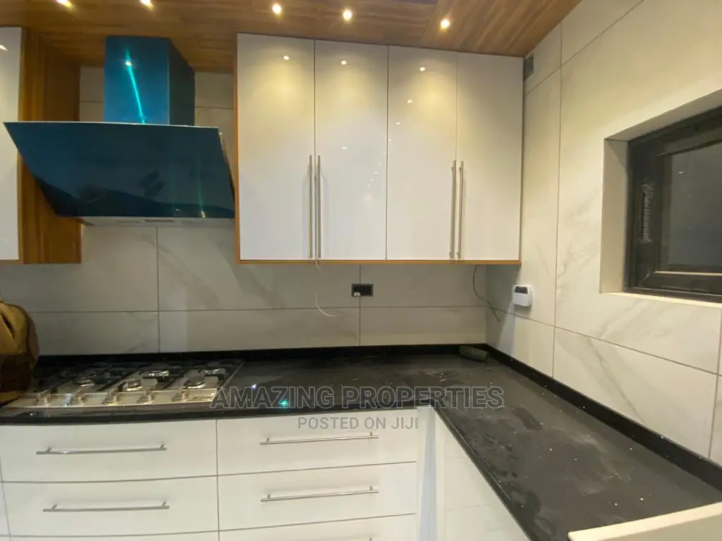 4bdrm House in Adjinganor, Adjiriganor for Sale in Adjiriganor
