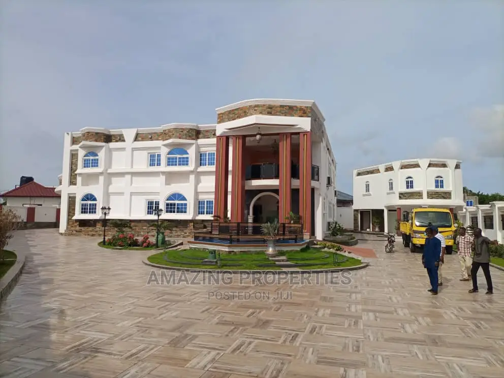 6bdrm House in for Sale 6 Bedroom for Sale in Tema Metropolitan