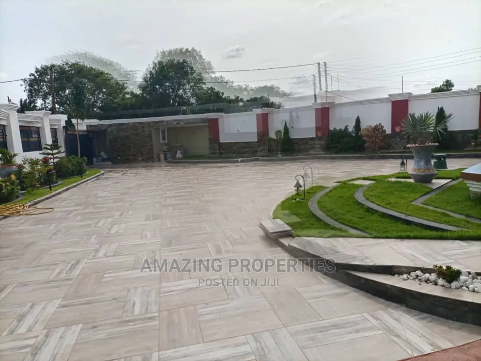 6bdrm House in for Sale 6 Bedroom for Sale in Tema Metropolitan