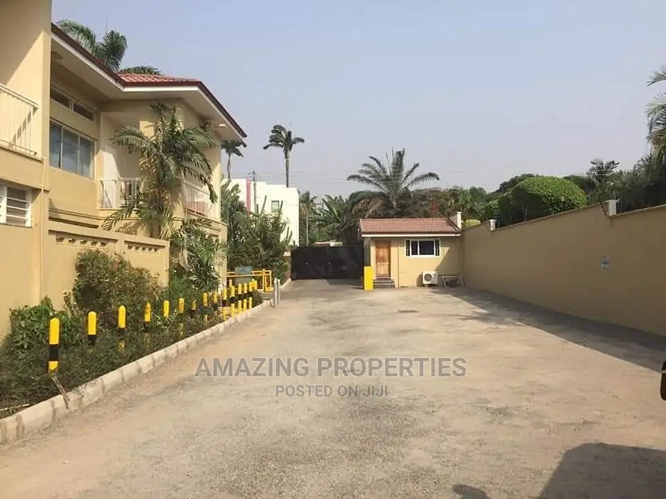 10bdrm House in Airport Residential for Sale in Airport Residential Area