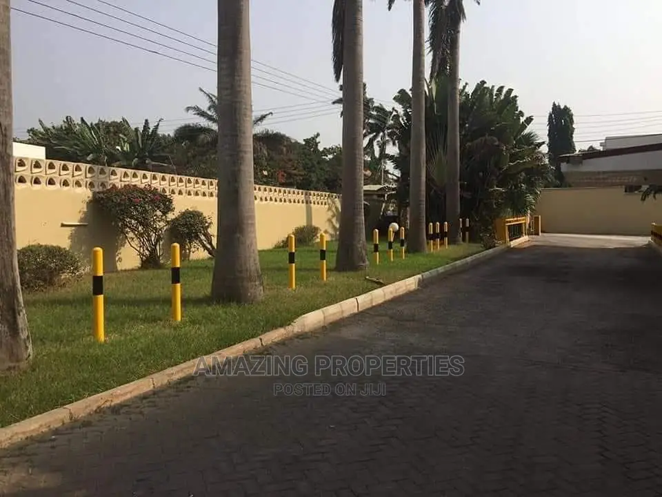 10bdrm House in Airport Residential for Sale in Airport Residential Area