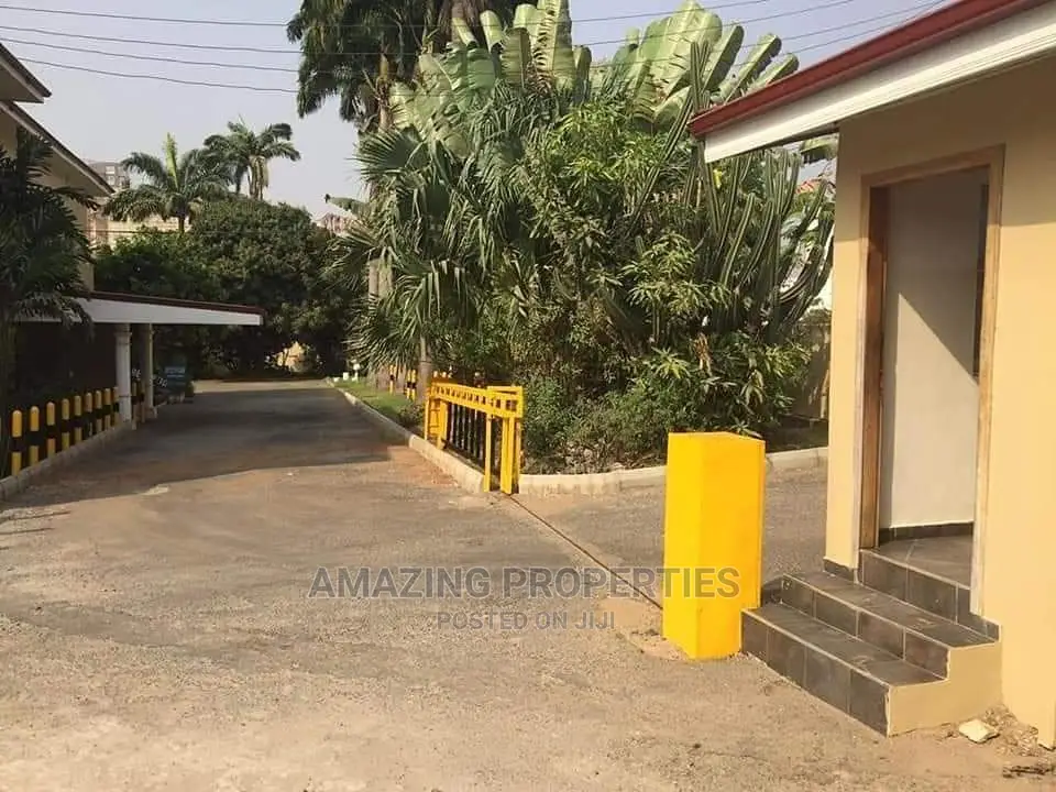 10bdrm House in Airport Residential for Sale in Airport Residential Area
