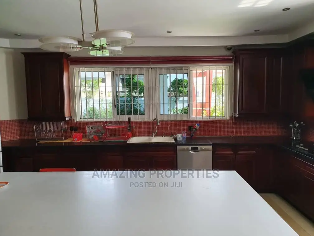 5bdrm House in Airport Hills for Sale in Airport Residential Area