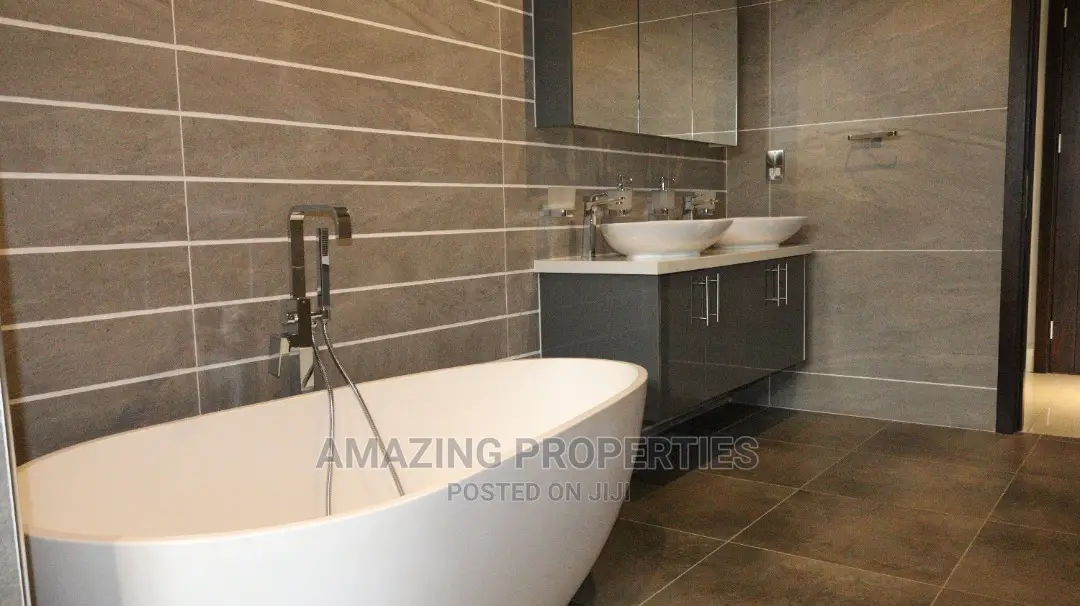 5bdrm House in Airport Hills for Sale in Airport Residential Area