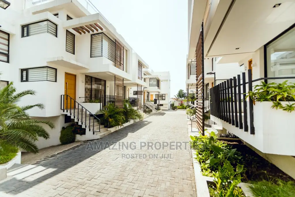 5bdrm Townhouse/Terrace in for Rent 5 Bedroom, Cantonments for Rent in Cantonments