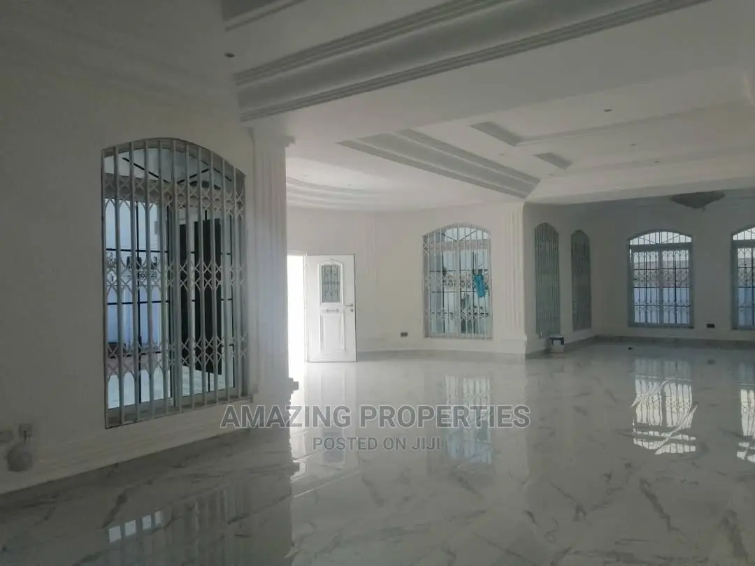 5bdrm House in 5 Bedrooms Self for Sale in East Legon