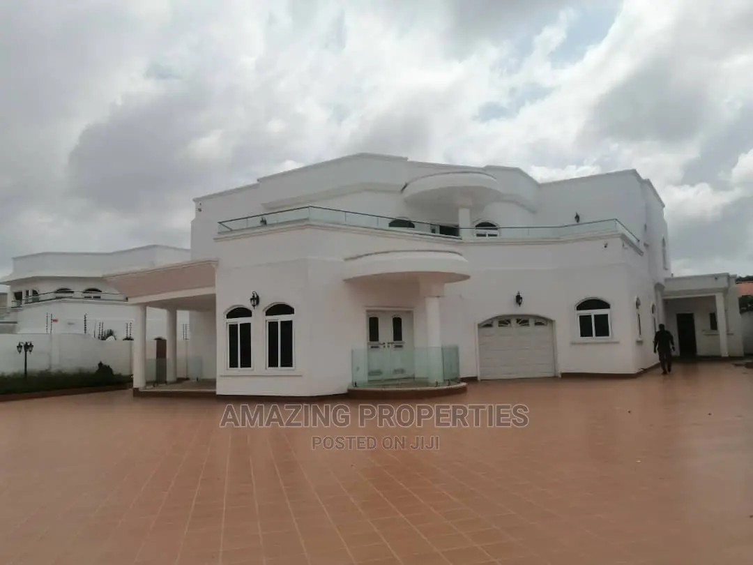5bdrm House in 5 Bedrooms Self for Sale in East Legon