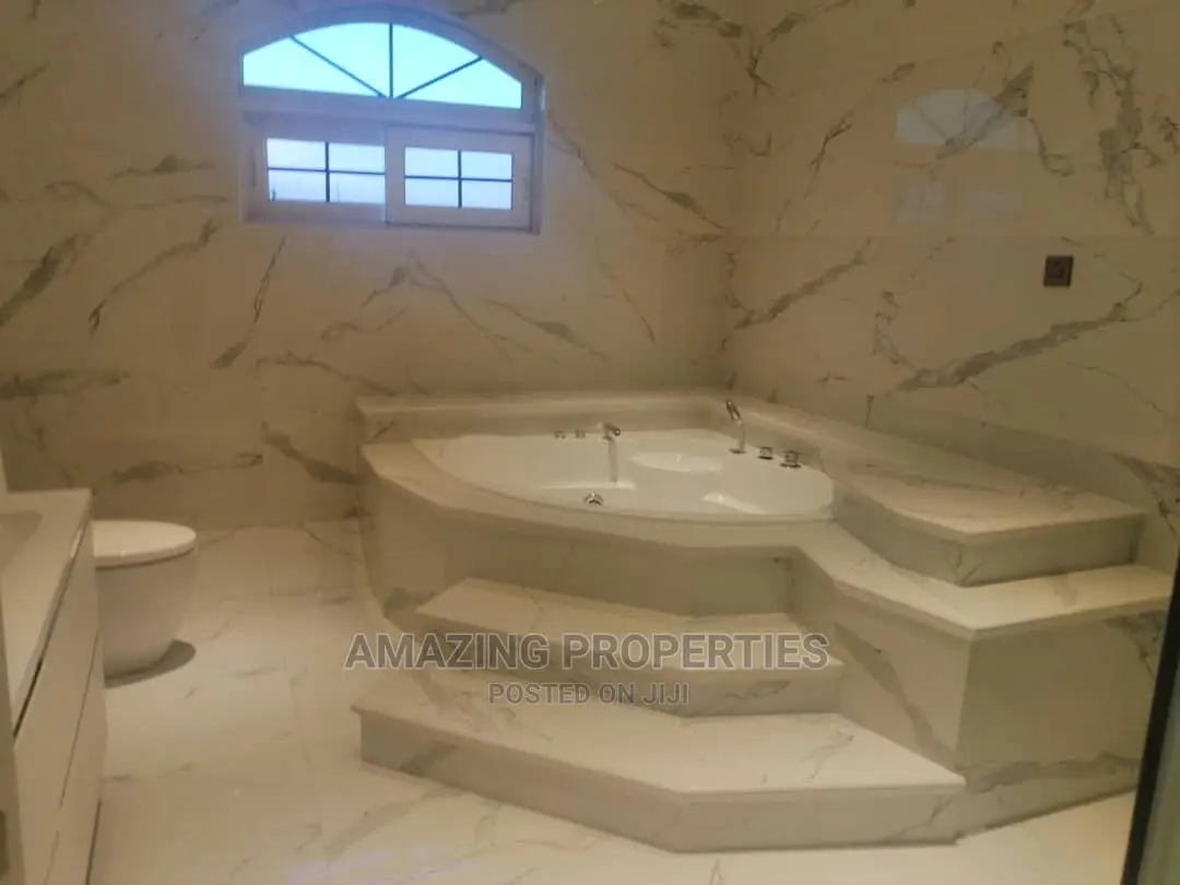 5bdrm House in 5 Bedrooms Self for Sale in East Legon