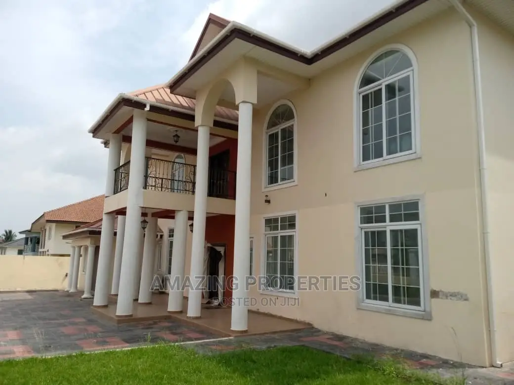 5bdrm House in for Rent 5 Bedrooms for Rent in Airport Residential Area