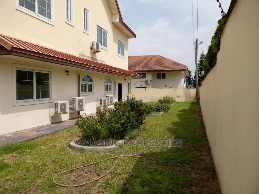 5bdrm House in for Rent 5 Bedrooms for Rent in Airport Residential Area