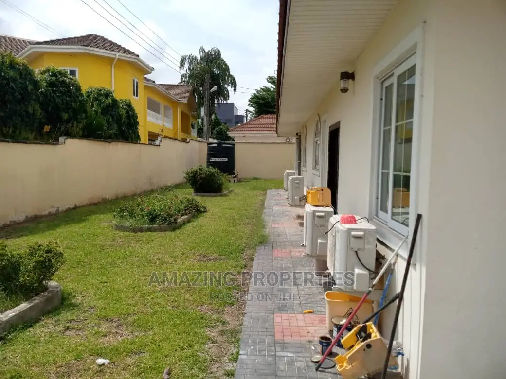 5bdrm House in for Rent 5 Bedrooms for Rent in Airport Residential Area