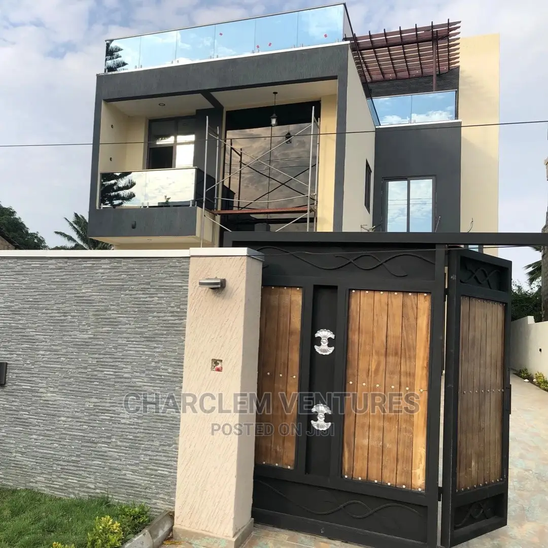 5bdrm Duplex in East Legon for Sale in East Legon