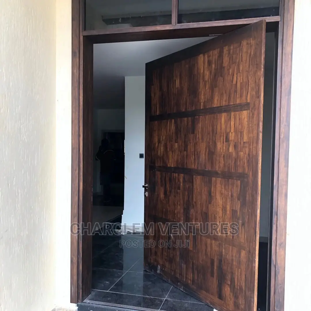 5bdrm Duplex in East Legon for Sale in East Legon