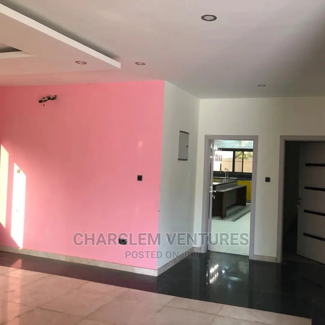 5bdrm Duplex in East Legon for Sale in East Legon