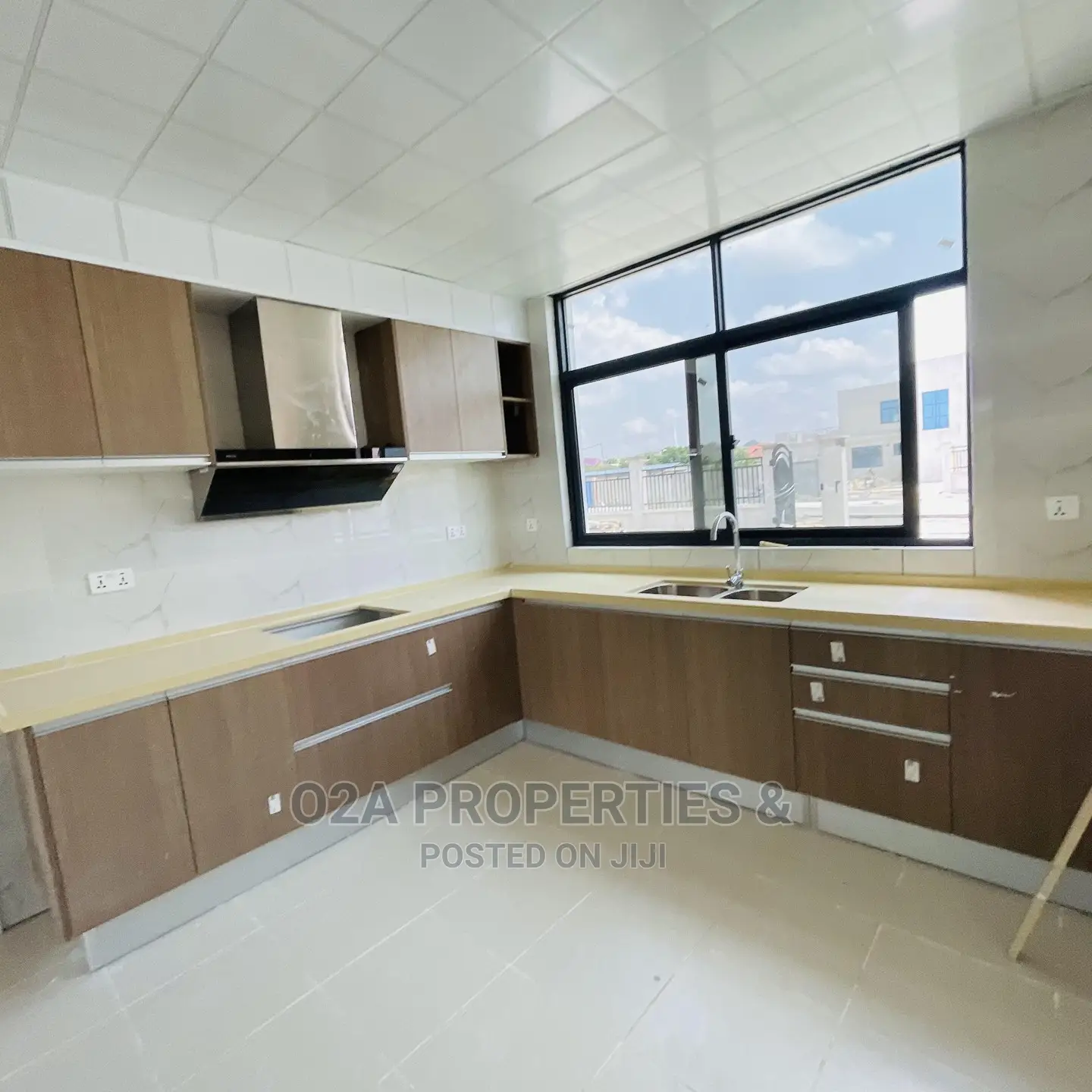 5bdrm House in School Junction for Sale in School Junction