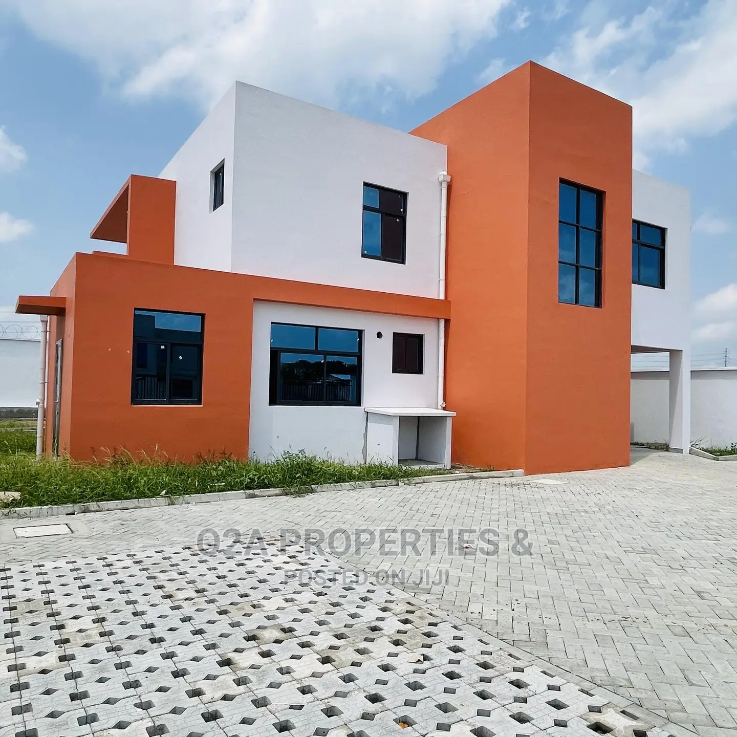 5bdrm House in School Junction for Sale in School Junction