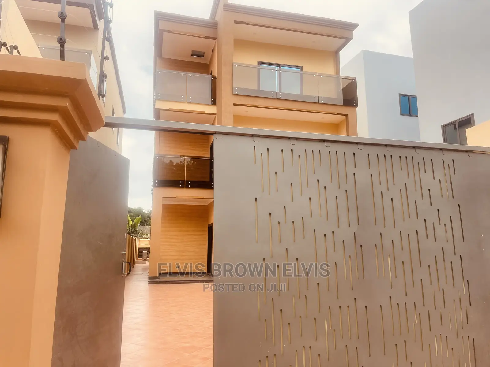 4bdrm Mansion in Living Large, East Legon for Rent in East Legon