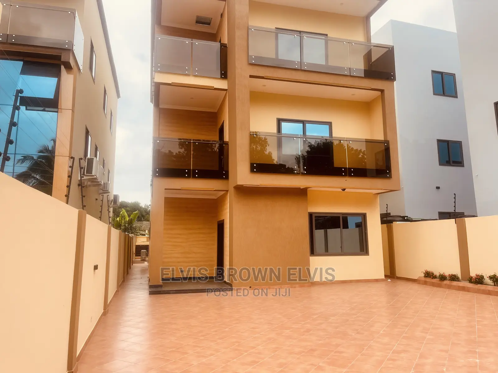 4bdrm Mansion in Living Large, East Legon for Rent in East Legon