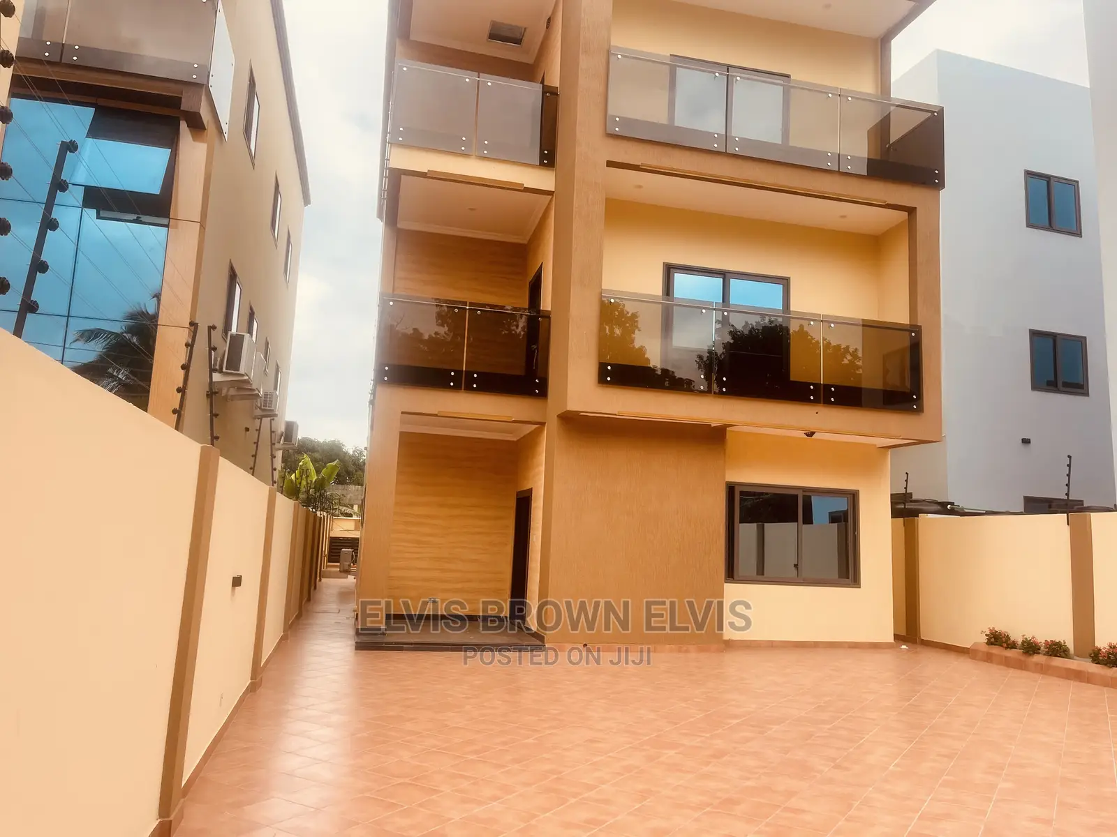 4bdrm Mansion in Living Large, East Legon for Rent in East Legon